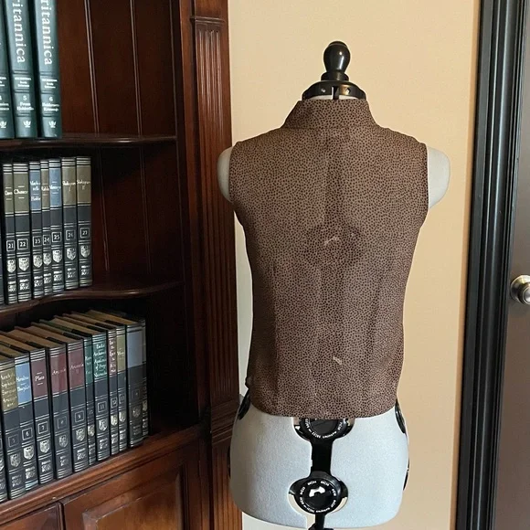 EUC Ann Taylor 100% Silk Dark Brown and Tan Sleeveless Button Down Blouse - Picture 2 of 7